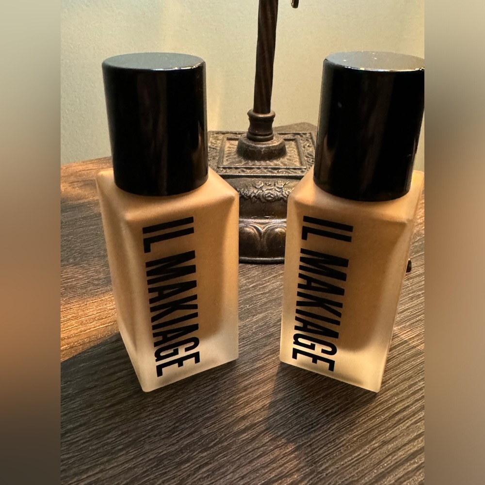 il makiage Woke Up Like This Foundation